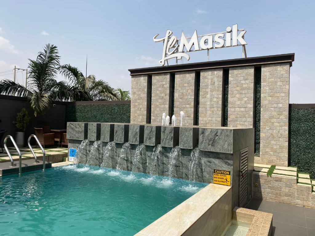 Bazén v ubytování Le Masik Hotel nebo v jeho okolí