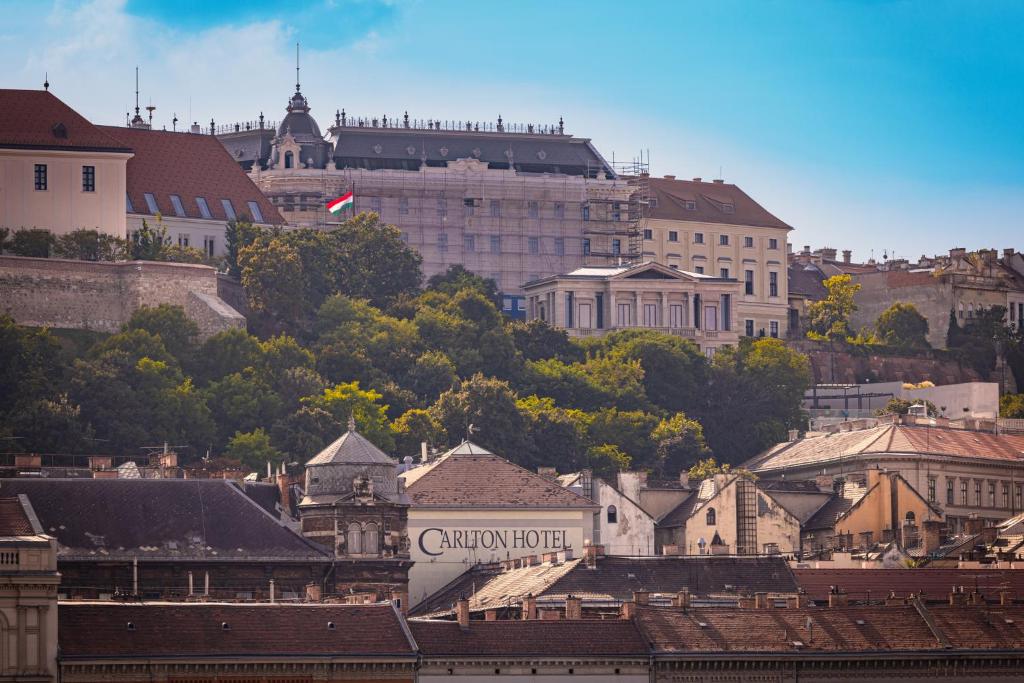 Nespecifikovaný výhled na destinaci Budapešť nebo výhled na město při pohledu z hotelu