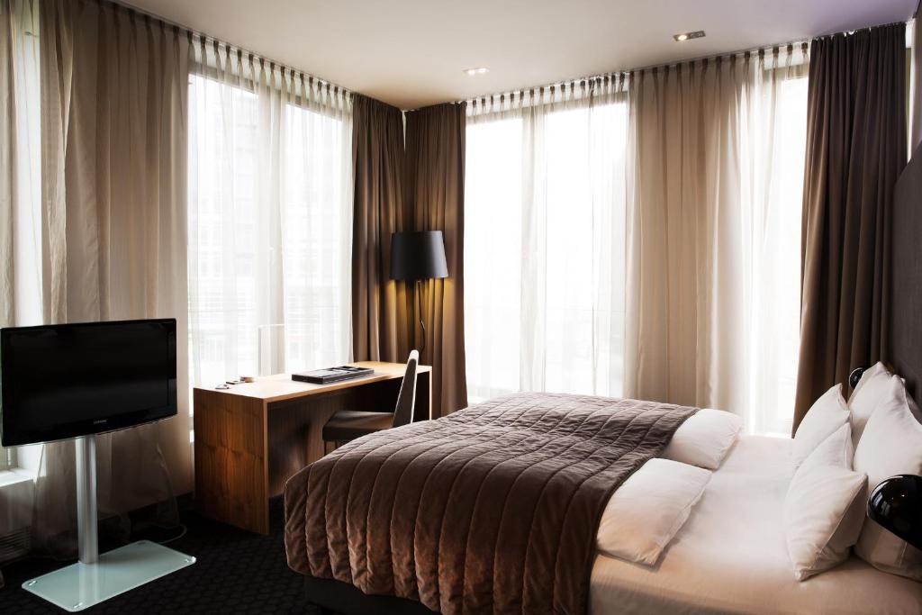 Postel nebo postele na pokoji v ubytování COSMO Hotel Berlin Mitte