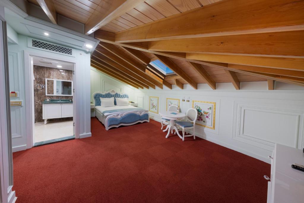 Seven Hills Palace & Spa - Deluxe Room - Mansion Loft Double (nur Sky View)