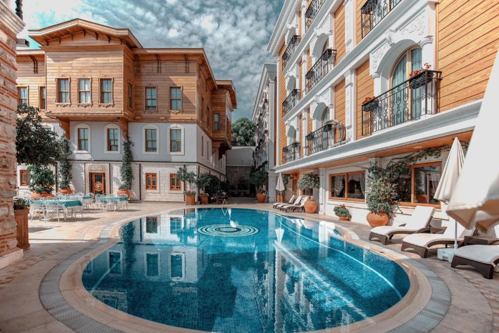 The swimming pool at or close to Seven Hills Palace & Spa