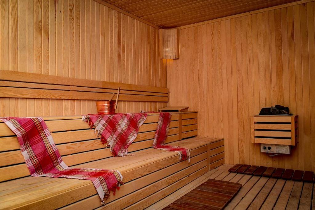 A seating area at Seven Hills Palace & Spa