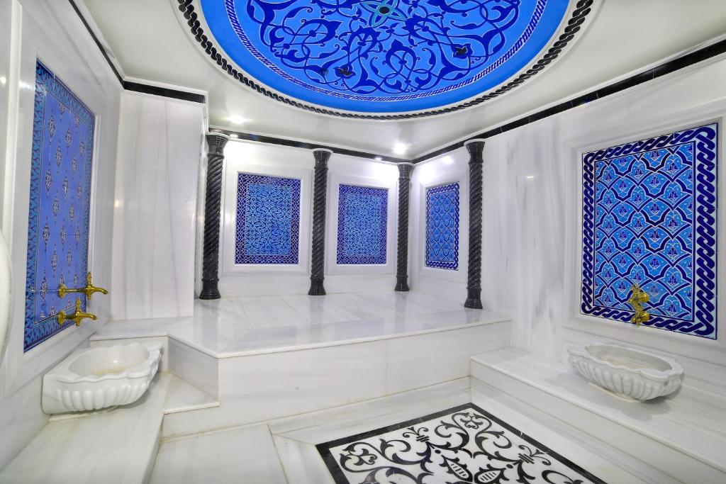 A bathroom at Seven Hills Palace & Spa