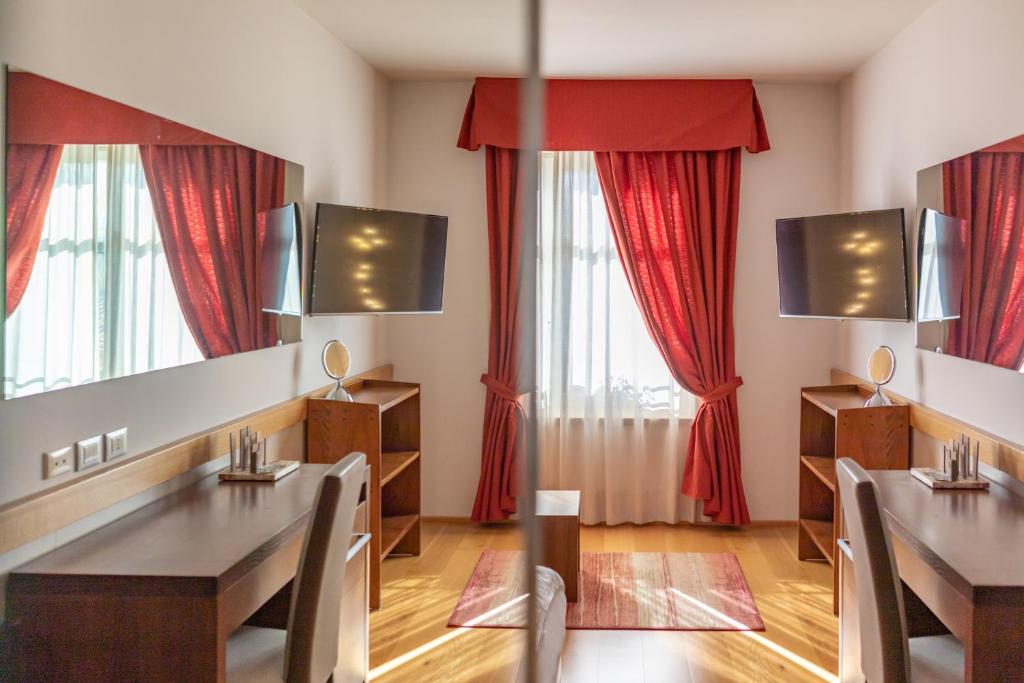TV a/nebo společenská místnost v ubytování Hotel Cortese