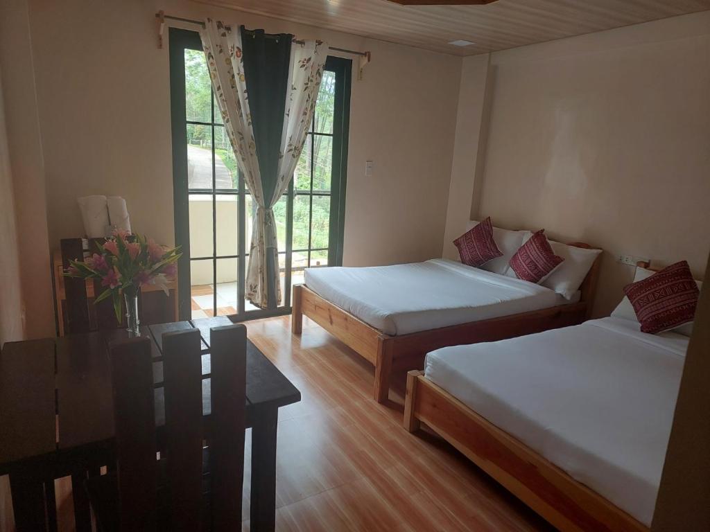 Postel nebo postele na pokoji v ubytování Quarry Bay Hometel Sagada