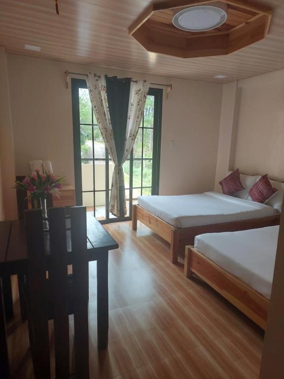 Postel nebo postele na pokoji v ubytování Quarry Bay Hometel Sagada