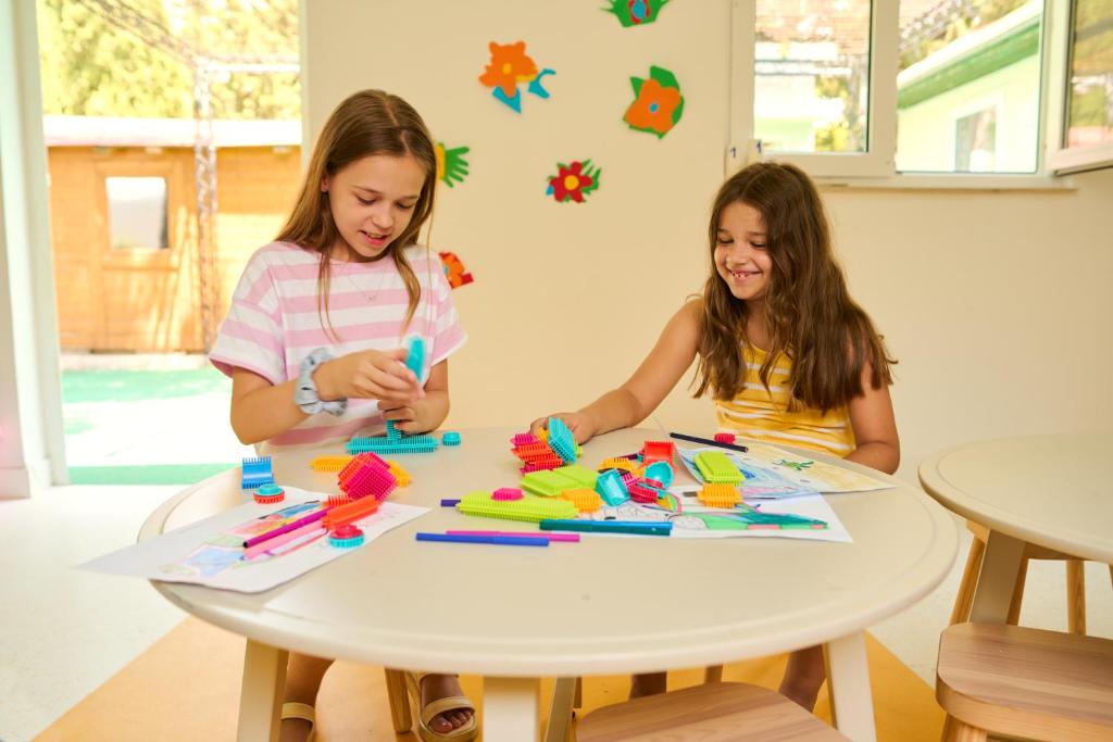 two girls sitting at a table making crafts at Bluesun Holiday Village Bonaca - Full Board Plus in Bol