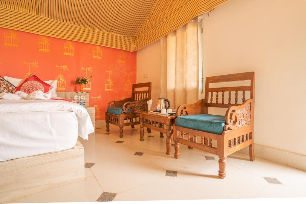 Ein Sitzbereich in der Unterkunft Royal Jaisalmer Resort with Swimming Pool