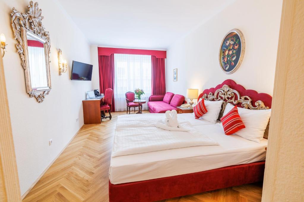 Posteľ alebo postele v izbe v ubytovaní Hotel Royal