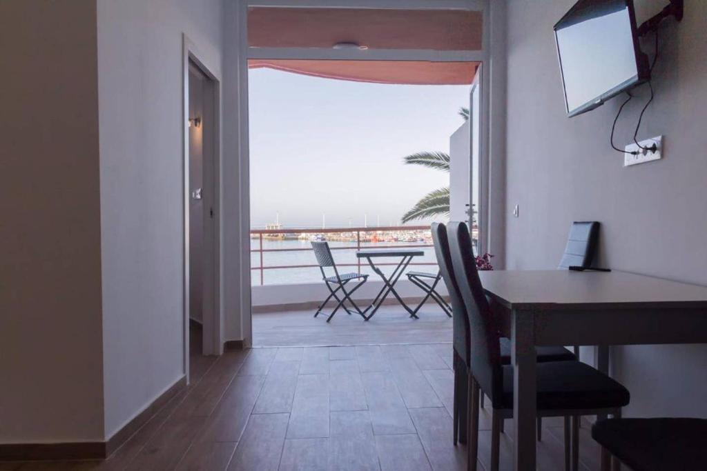 A television and/or entertainment centre at Paseo Marítimo, Los Cristianos Over the sea FREE WIFI