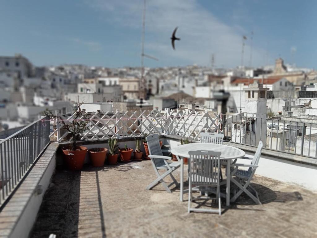 A balcony or terrace at Che Vista!! Ostuni ,sulle bianche mura con vista mozzafiato