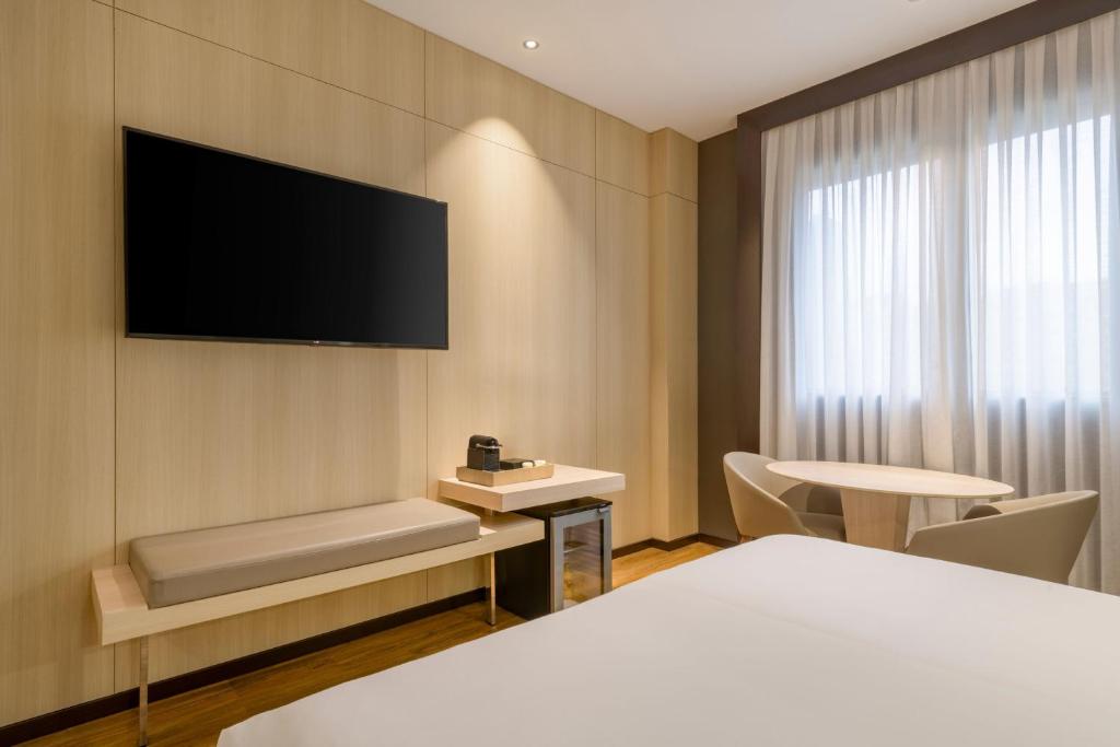 
Standard Plus King Room
