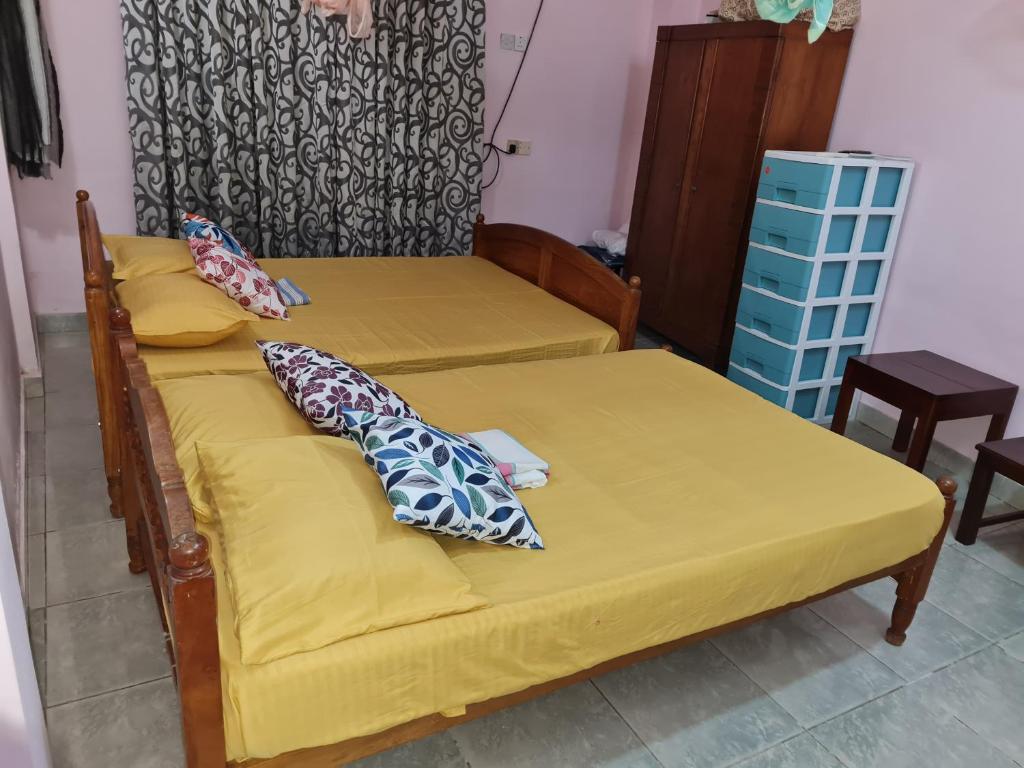 Postel nebo postele na pokoji v ubytování Ama HomeStay Guest Colombo