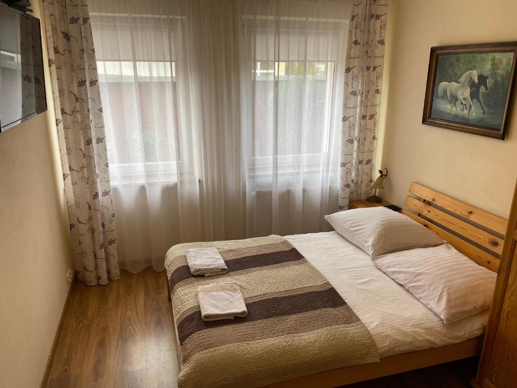 Posteľ alebo postele v izbe v ubytovaní Pokoje Sylwia z aneksami kuchennymi w każdym pokoju