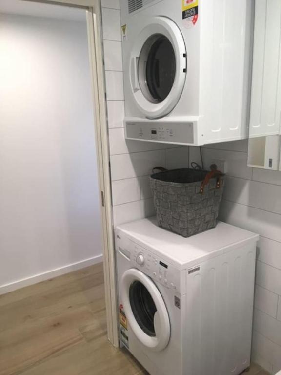 Gallery image of Modern Apt with Pool, Gym and BBQ Access - Hosted by Canstay in Canberra