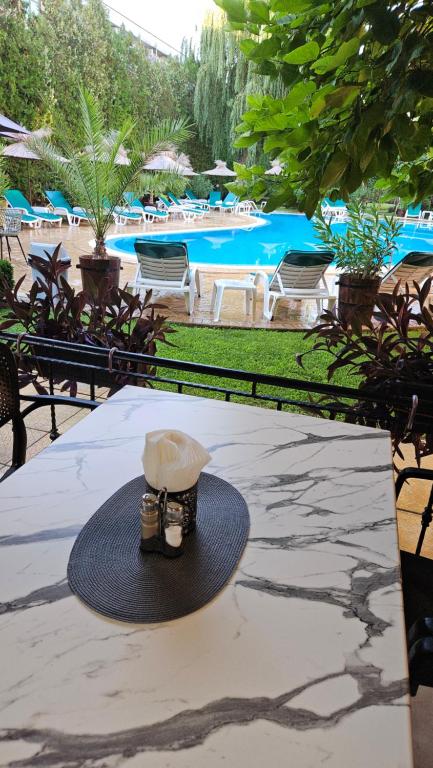 Bazén v ubytování Hotel Liani - All Inclusive nebo v jeho okolí