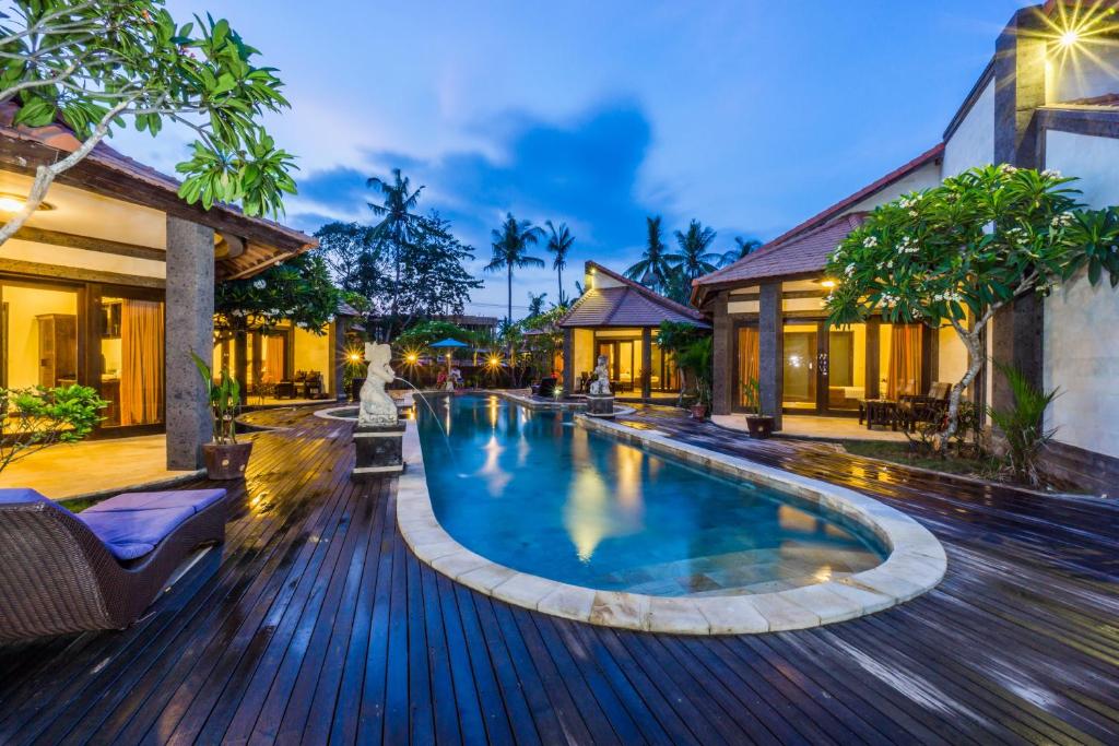 an image of a swimming pool in a villa at Pondok Baruna Frangipani in Nusa Lembongan