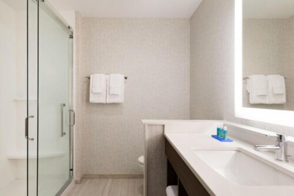 Holiday Inn Express & Suites - Cincinnati NE - Red Bank Road by IHG photo
