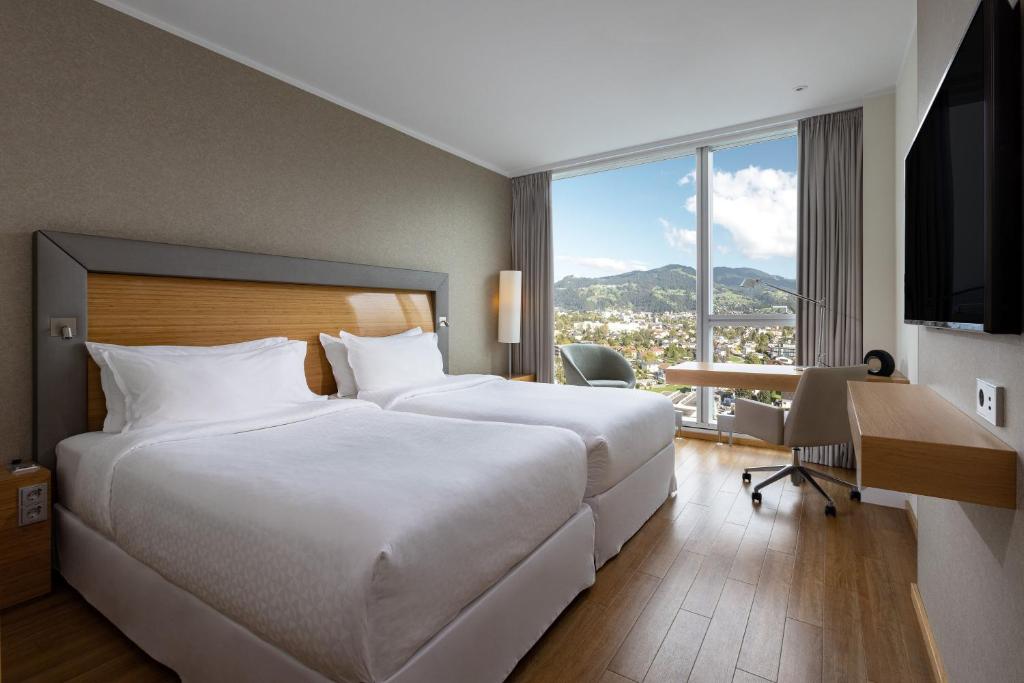 Voodi või voodid majutusasutuse Four Points by Sheraton Panoramahaus Dornbirn toas
