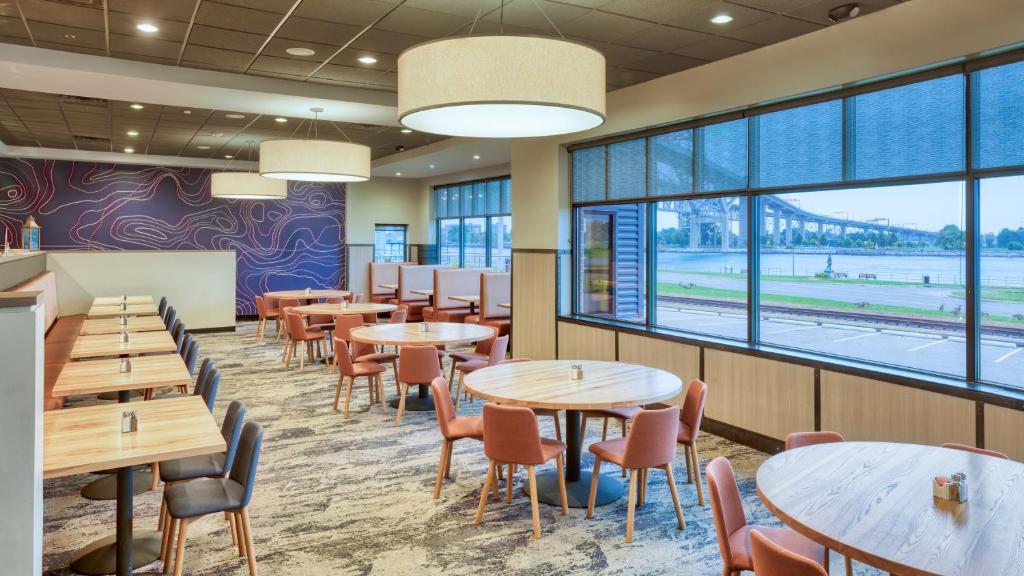 Restaurace v ubytování DoubleTree by Hilton Port Huron