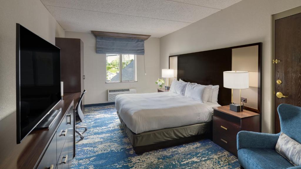 TV a/nebo společenská místnost v ubytování DoubleTree by Hilton Port Huron