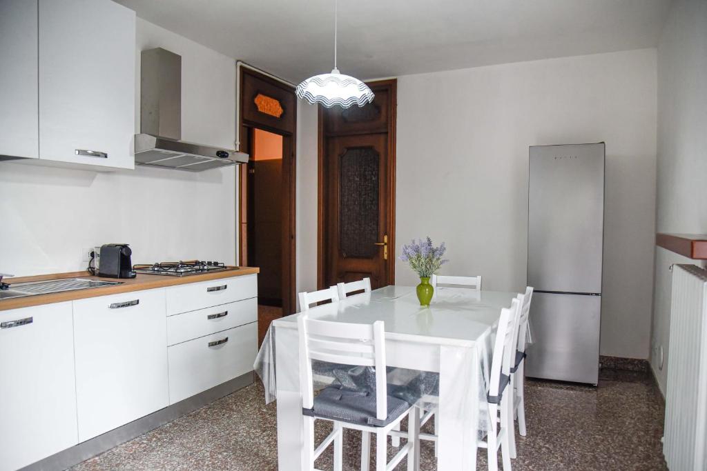 Kuchyň nebo kuchyňský kout v ubytování Appartamento Magnolia