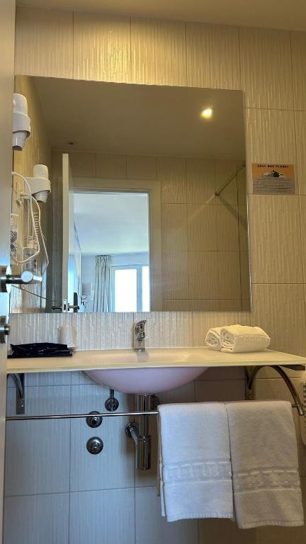 Hotel Porto Interface Trindade By Kavia - Resim 3