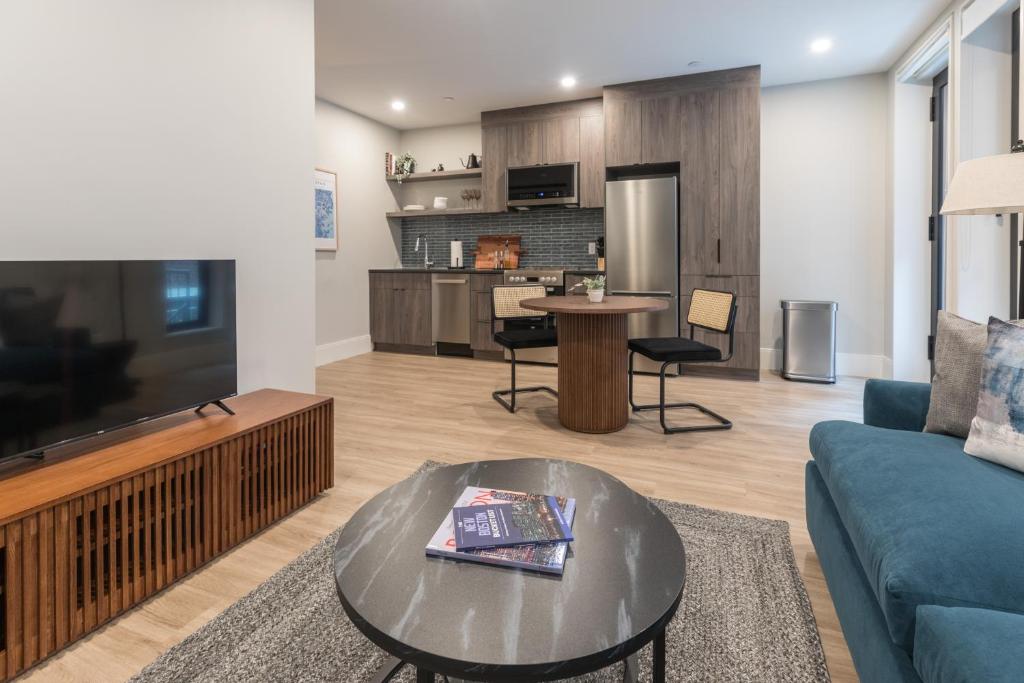 Symphony Suites by Thatch photo