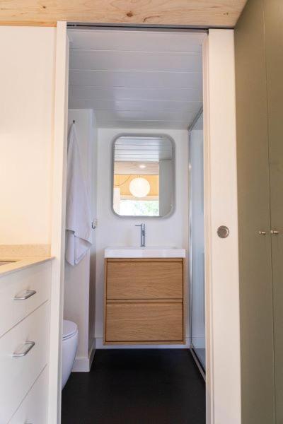 a small bathroom with a sink and a window at Camping 3 Estrellas in Gavà