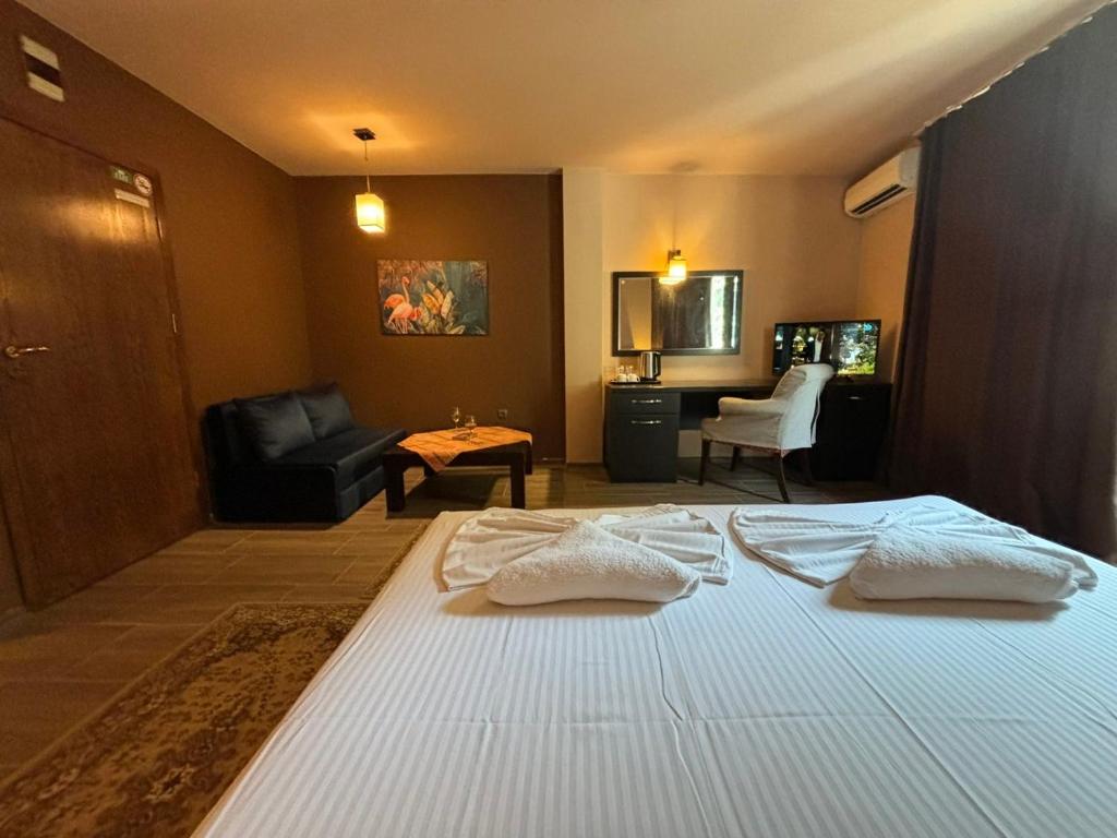 En eller flere senge i et værelse på Family Hotel Vaso