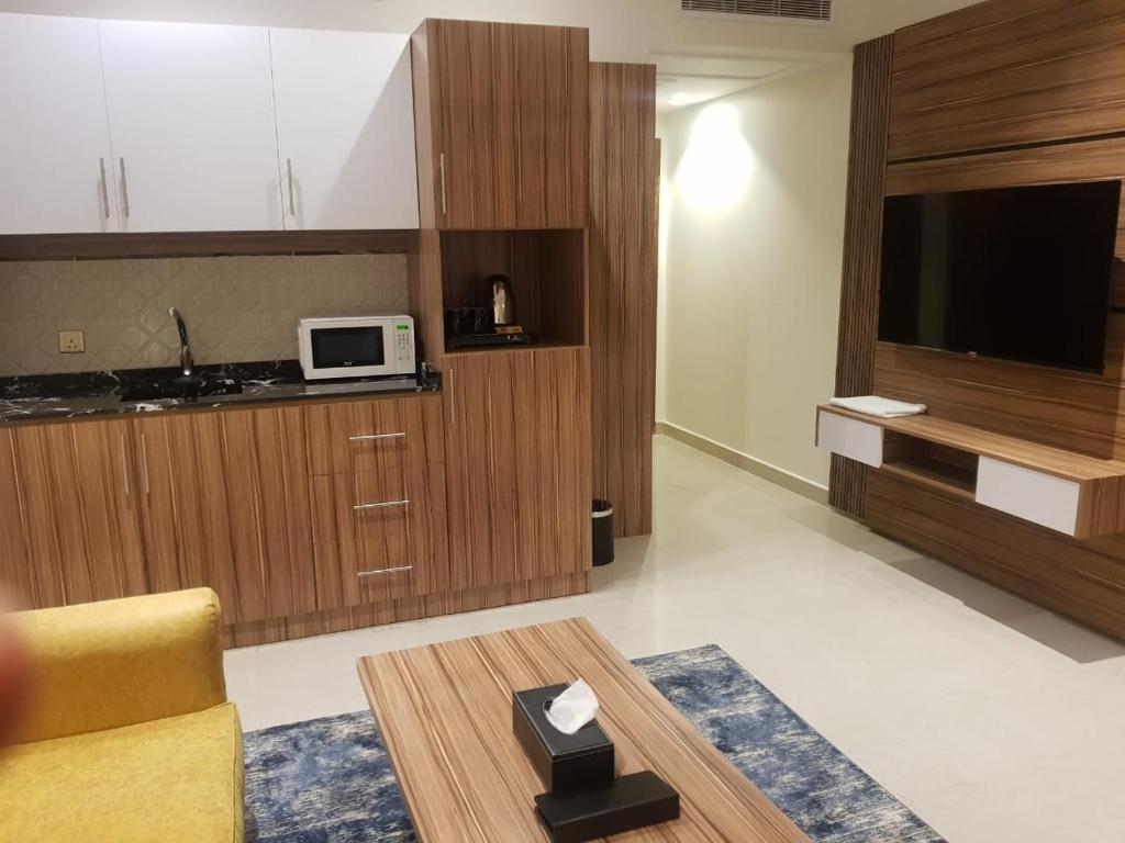 Kuchyň nebo kuchyňský kout v ubytování ALHYAT Hotel - فندق الحياة