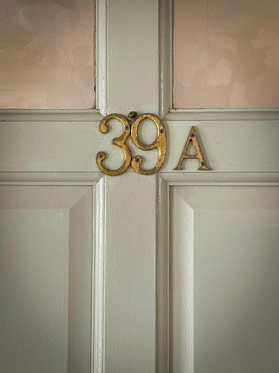 The Falcon's Nest - Stylish Central Apartment 6