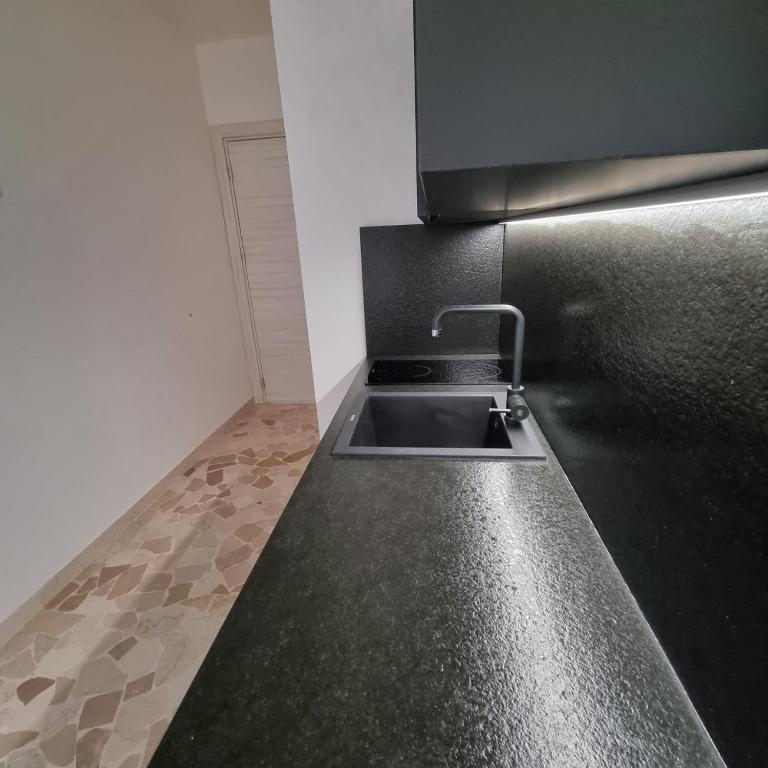 Kuchyň nebo kuchyňský kout v ubytování Attico Indipendente nel Cuore di Modena