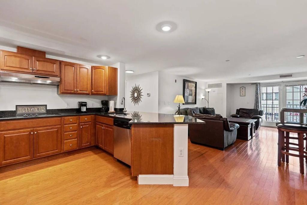 Kuchyň nebo kuchyňský kout v ubytování Premier Ocean-Side 2BR at Grand Victorian