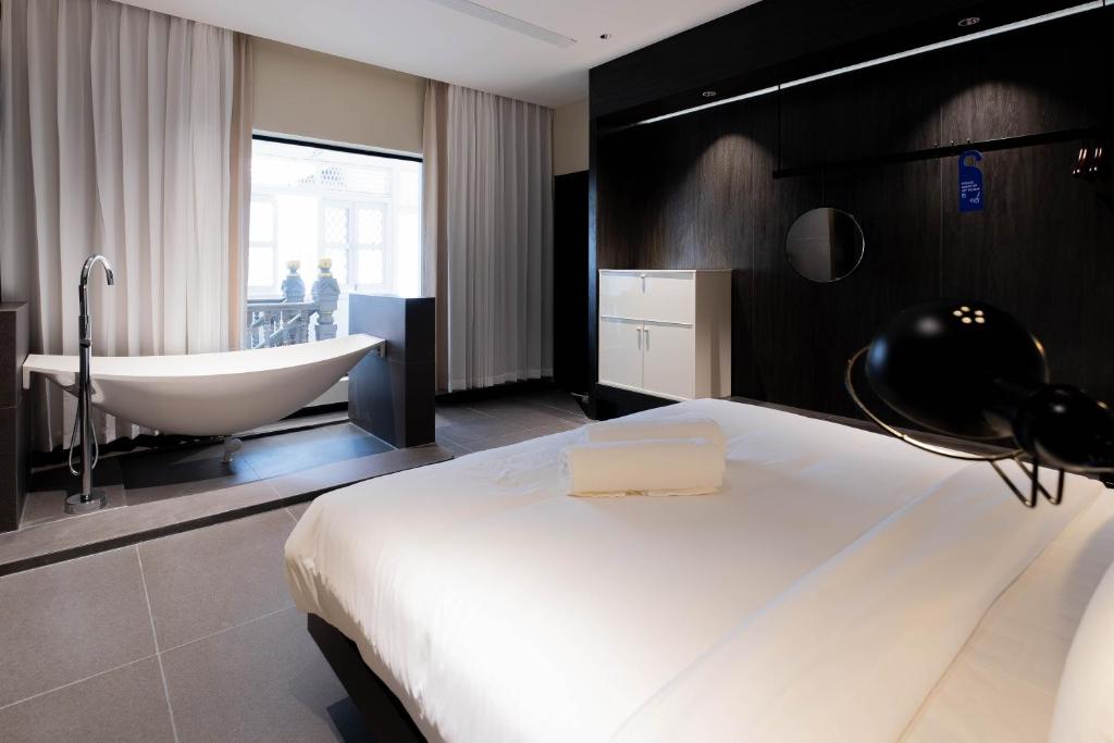 Rest Collection RedHouse Melaka - Deluxe King Float-tub