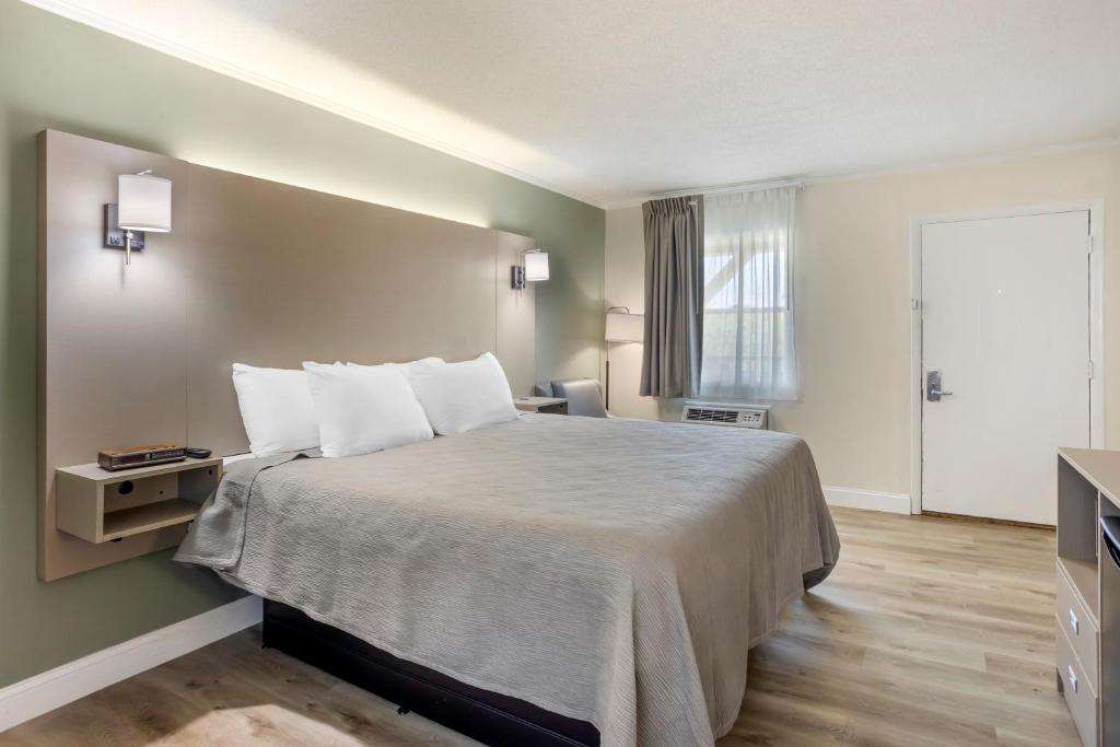 Quality Inn Smoketown - Lancaster Area - King Room - Non Smoking