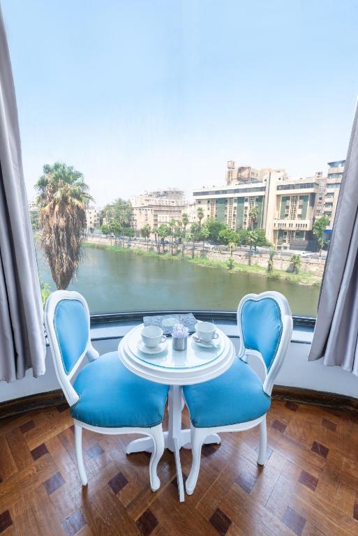 Výhled na řeku, která protéká v blízkosti hotelu