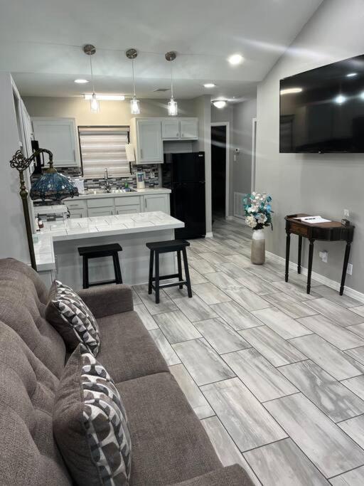 a living room with a couch and a kitchen at Willow Ridge Cove in West Monroe