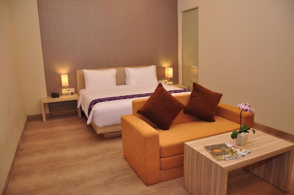 Postel nebo postele na pokoji v ubytování The Evitel Resort Ubud