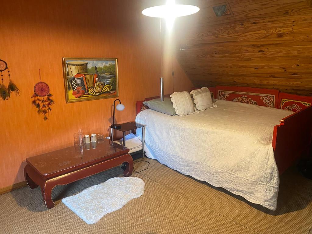 Katil atau katil-katil dalam bilik di chambre spacieuse avec sauna
