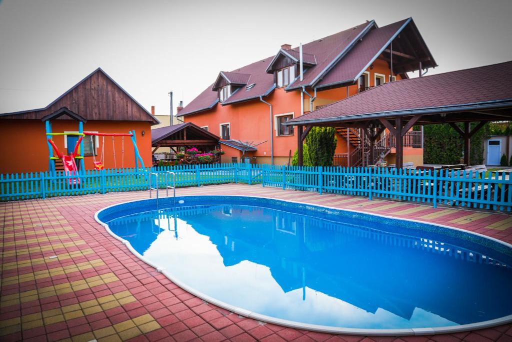Πισίνα στο ή κοντά στο Penzion SUNGARDEN-Veľký Meder