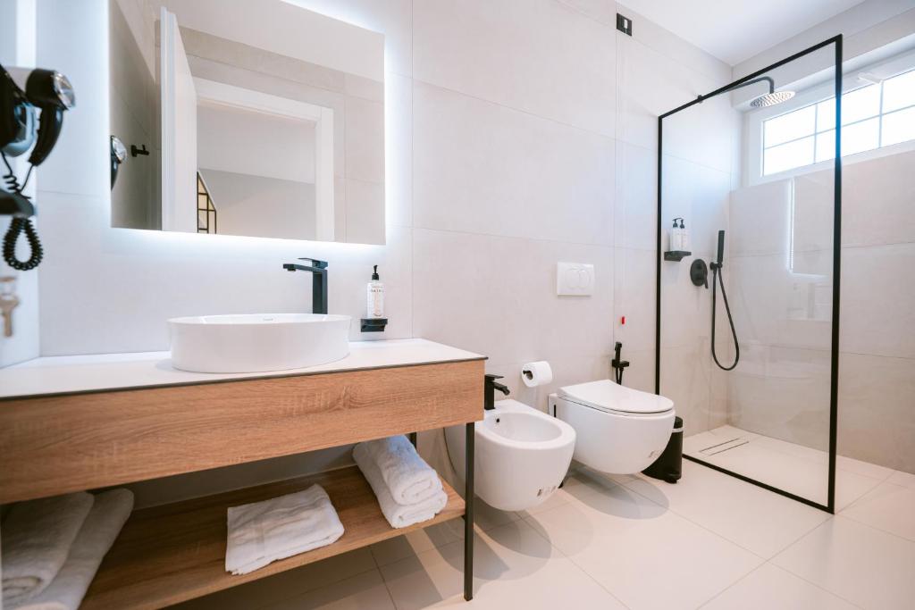 Bagno di TRIBUTE Hotel