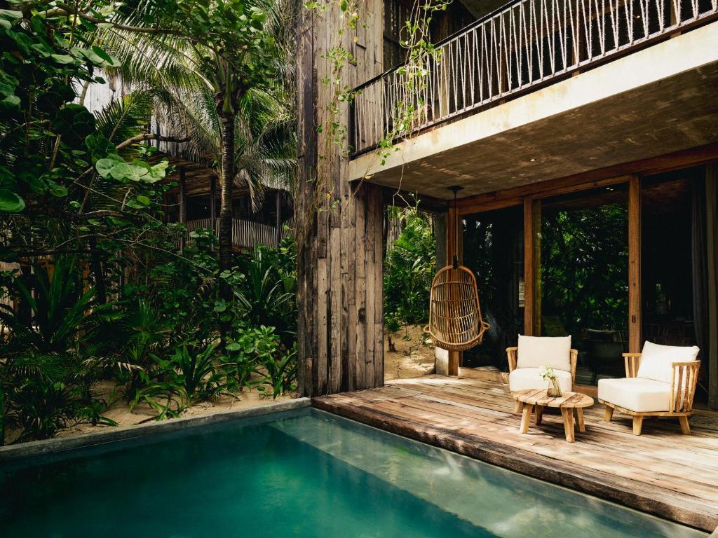 Bazén v ubytování Be Tulum Beach & Spa Resort nebo v jeho okolí