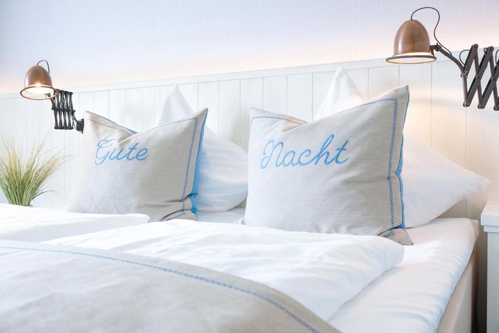 Postel nebo postele na pokoji v ubytování Hotel Am Medemufer