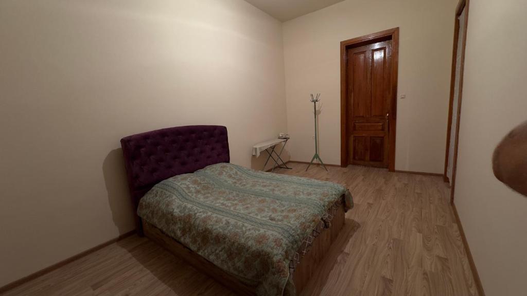 Postel nebo postele na pokoji v ubytování дом в лесу