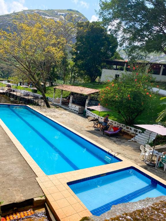 an overhead view of a swimming pool at a resort at Flat HOTEL Pedra do Rodeadouro 1 andar in Bonito