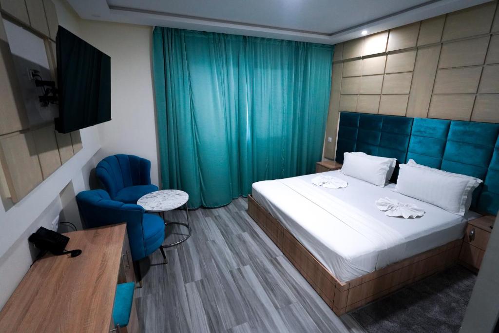 Postel nebo postele na pokoji v ubytování FEKRI HOTEL