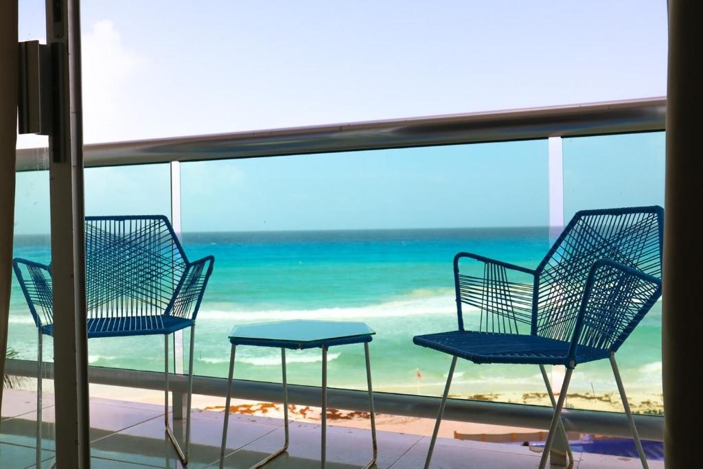 Снимка в галерията на Oceanview apt, 1 min walk to Coco Bongo в Канкун