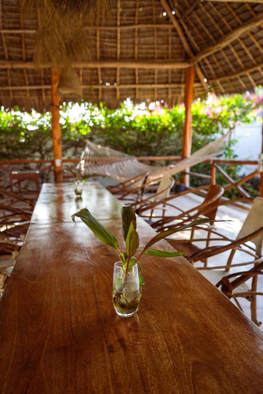 Um restaurante ou outro lugar para comer em The Garden