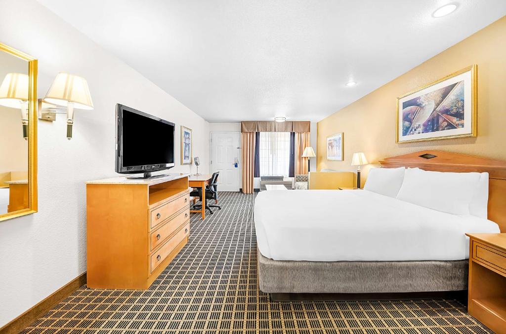 SureStayPlus Hotel by Best Western San Jose Central City photo